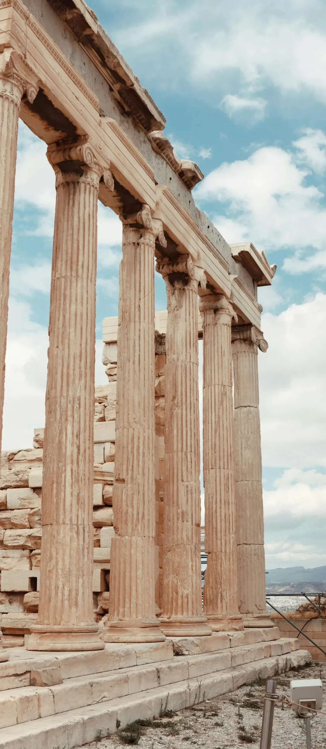 תקריב על עמודי מבנה האקרופוליס