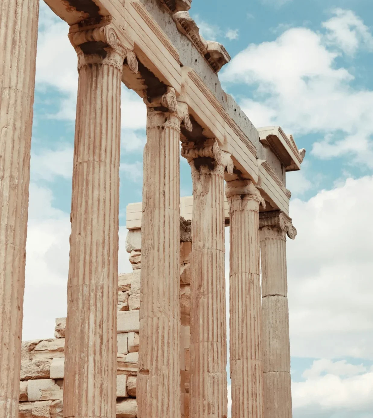 תקריב על עמודי מבנה האקרופוליס